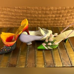 Just The Right Shoe by Raine. Miniature 4” shoe. No box and pre-owned.